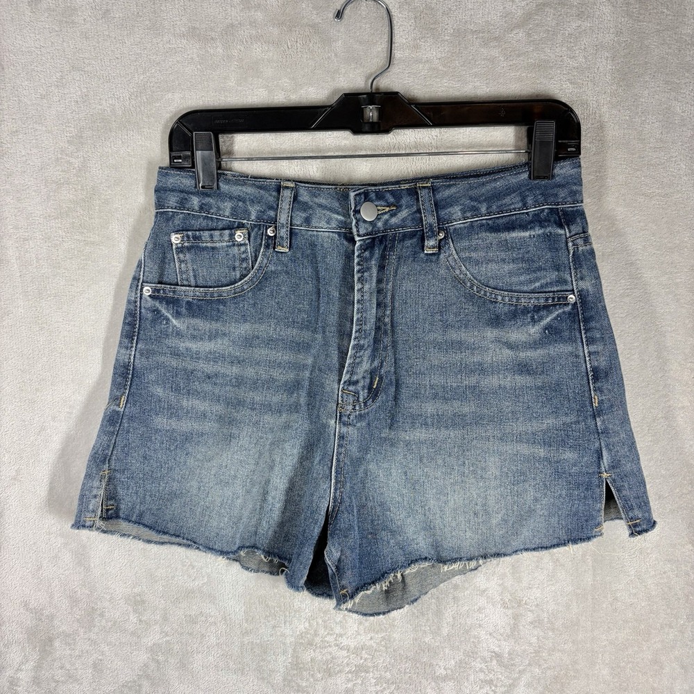 NWT Dazy Jean Shorts Size M Raw Hem Cutoff